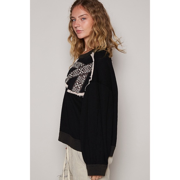 POL Relaxed Fit Peace Patched Waffle Top in Black Vintage Wash - Picture 4 of 7